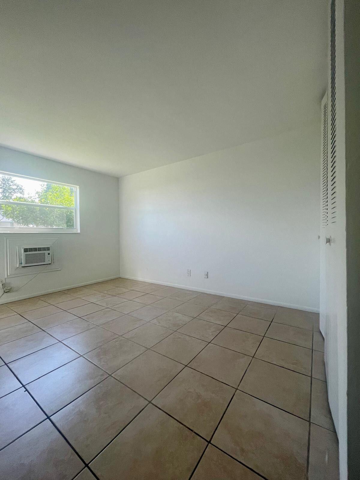 1050 E Sample Road 110
