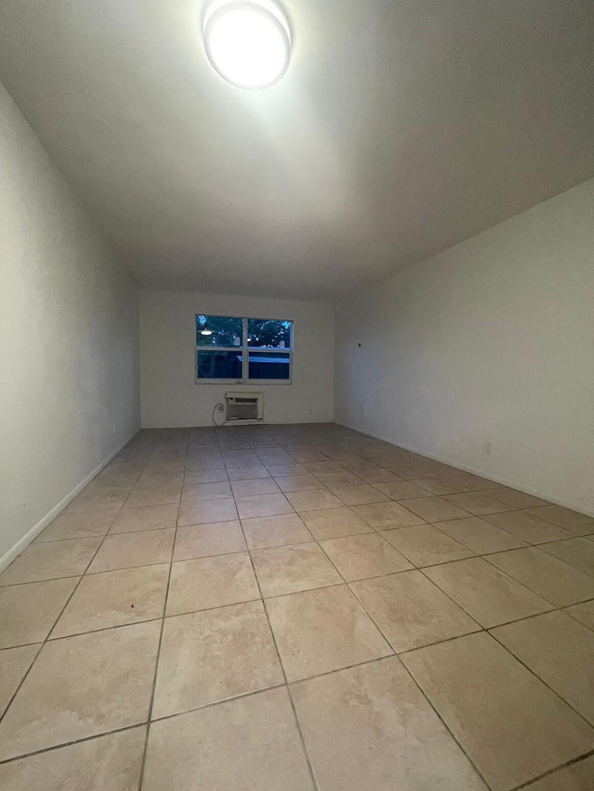 1050 E Sample Road 110
