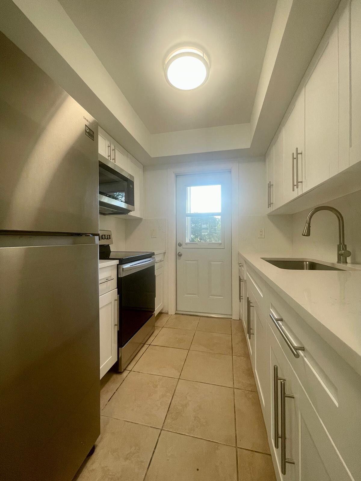 1050 E Sample Road 110