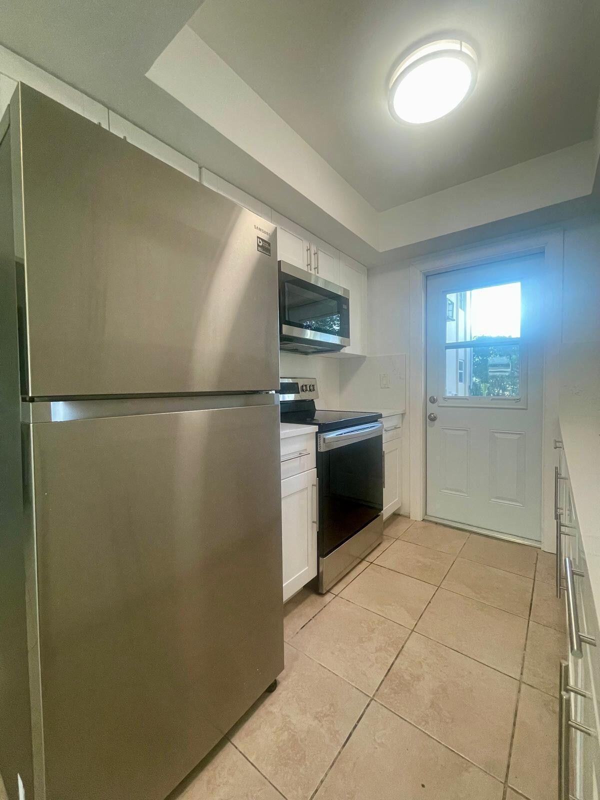 1050 E Sample Road 110