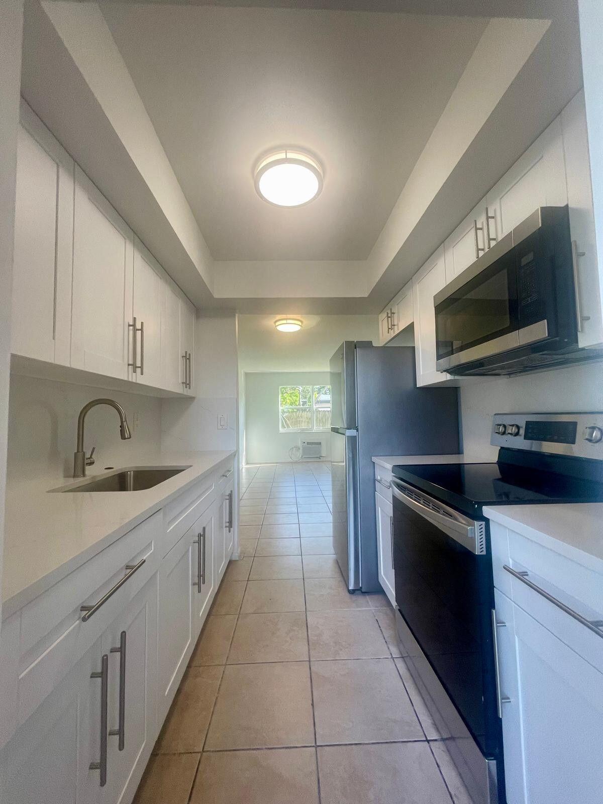 1050 E Sample Road 110
