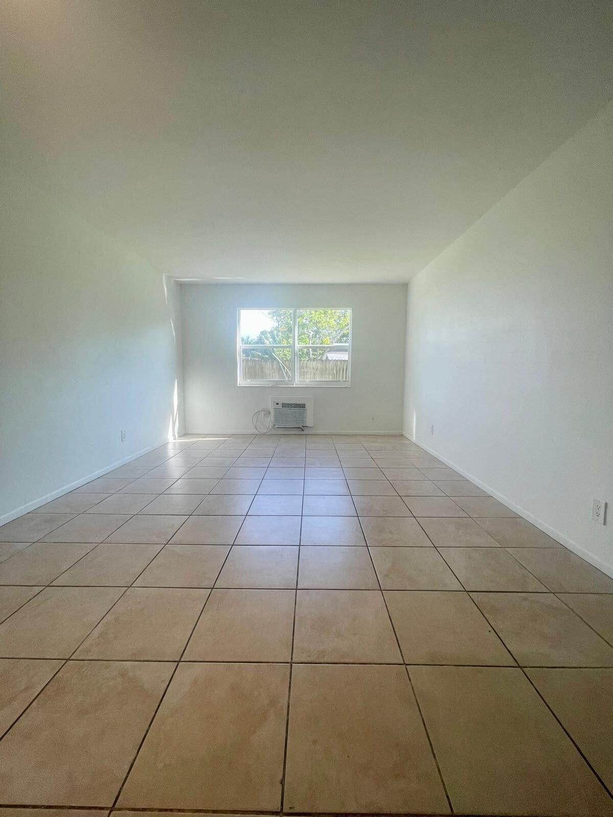 1050 E Sample Road 110