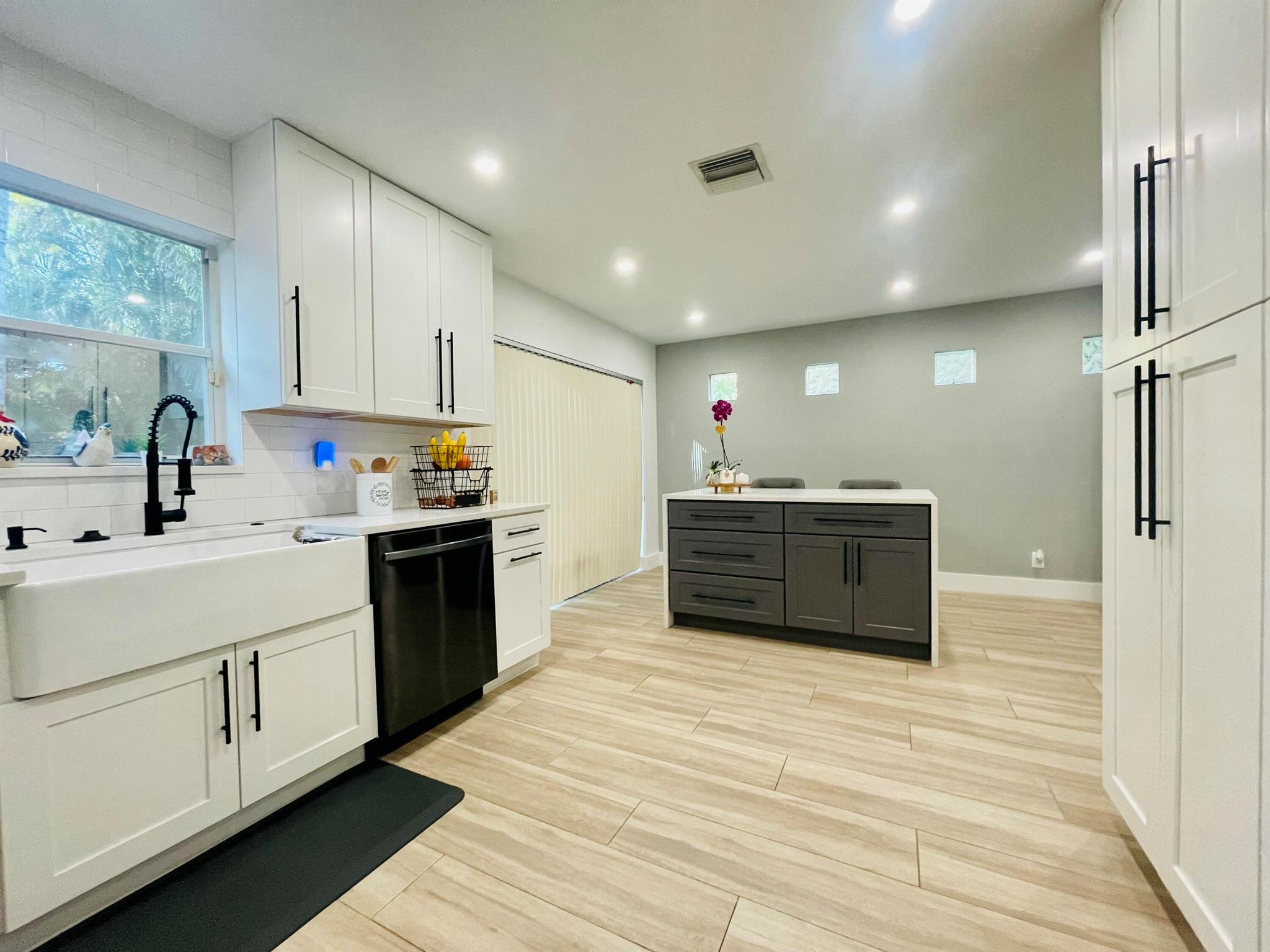 4231 NW 1st Drive