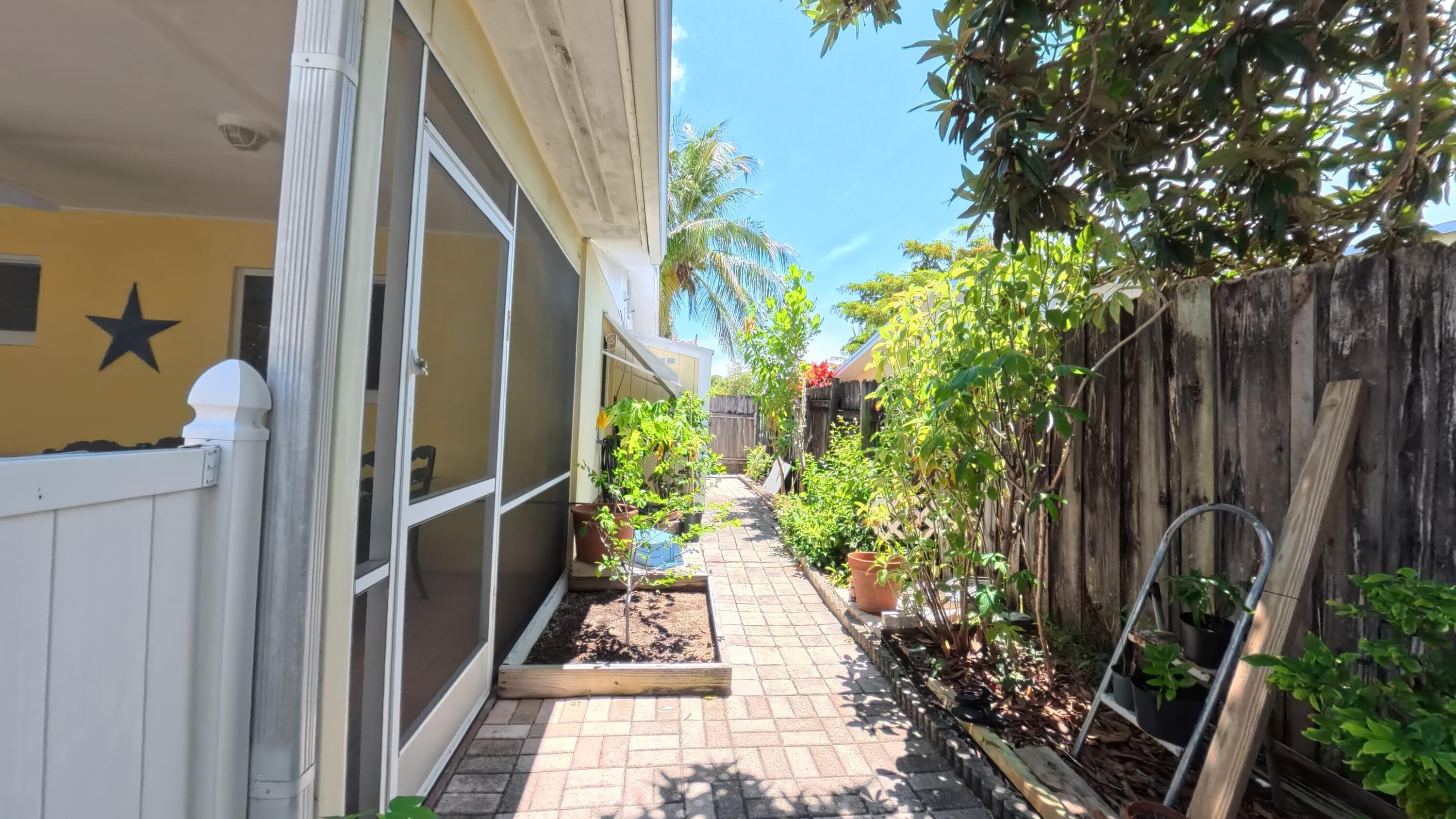 1123 SE 2nd Avenue Avenue