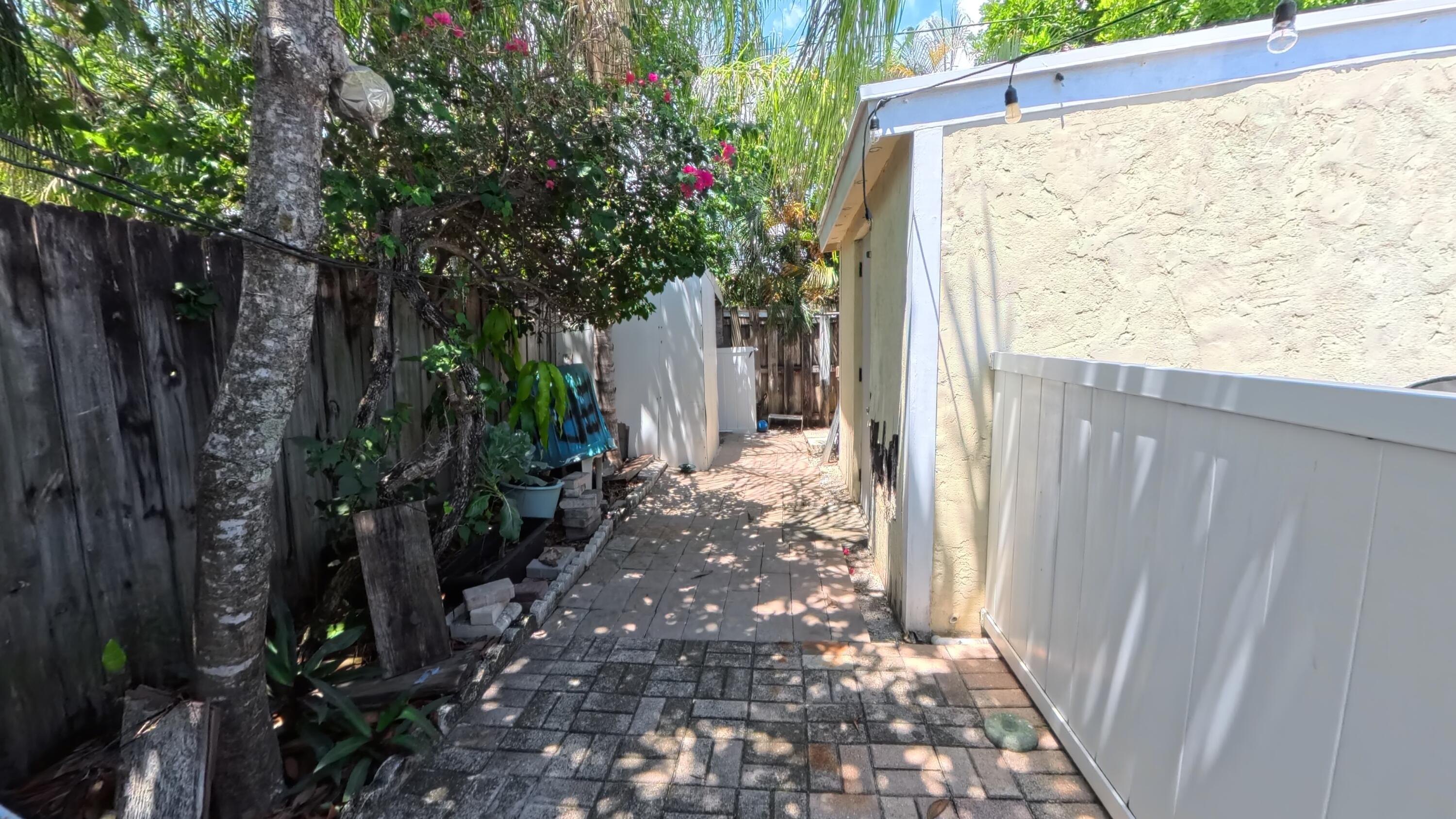 1123 SE 2nd Avenue Avenue