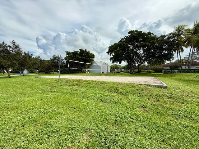 741 Lyons Rd 17201