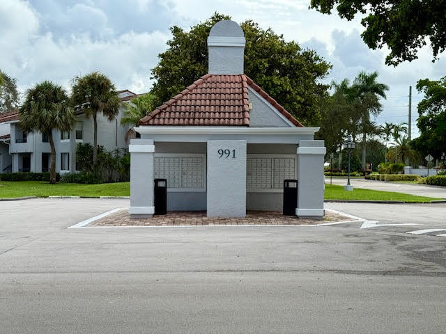 741 Lyons Rd 17201