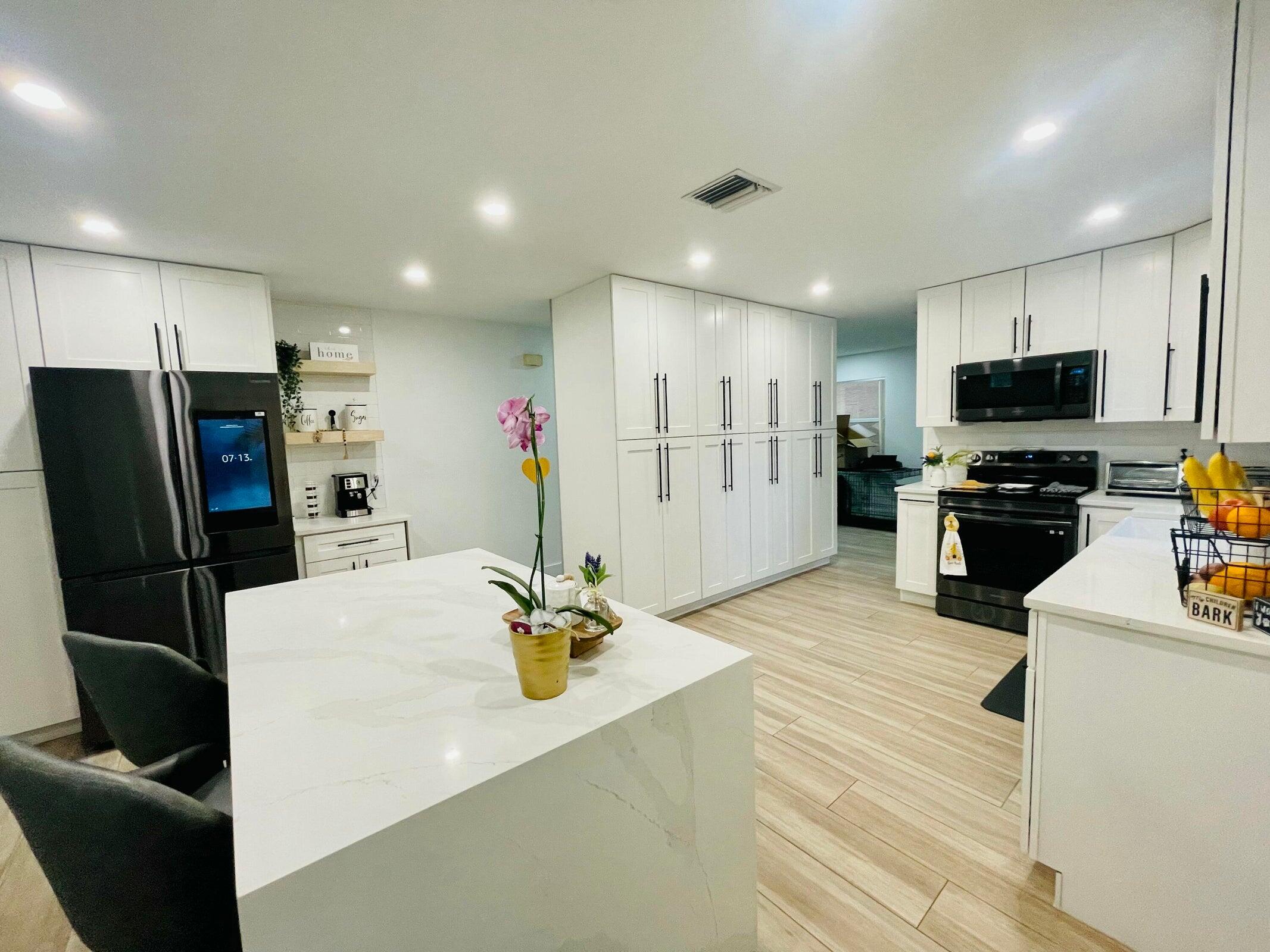 4231 NW 1st Drive