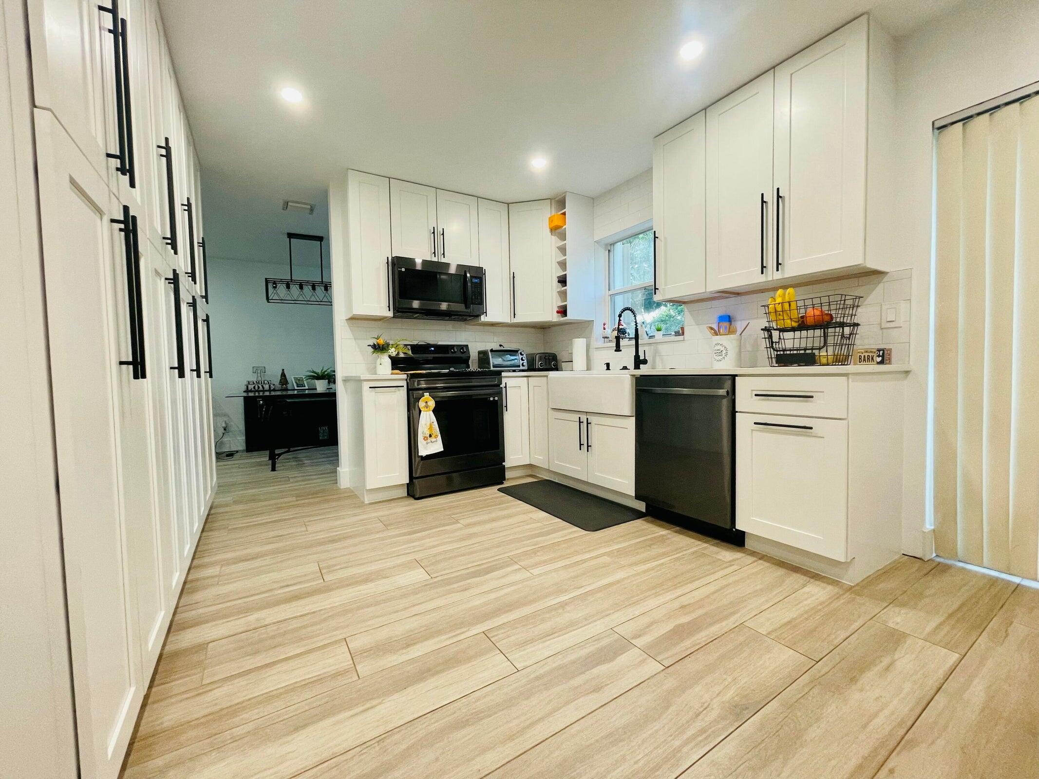 4231 NW 1st Drive