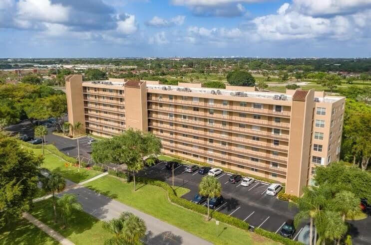 4570 NW 18th Avenue 609