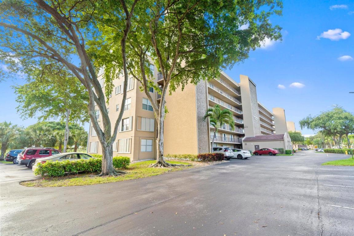 4570 NW 18th Avenue 609