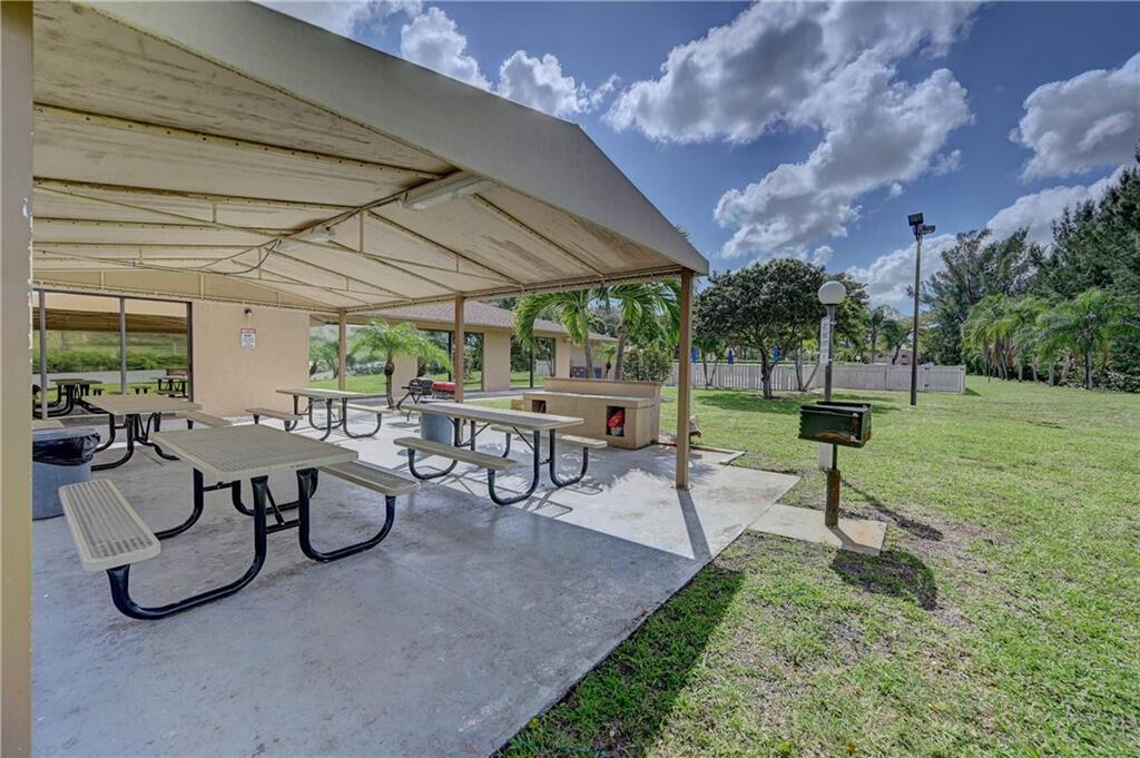 4570 NW 18th Avenue 609