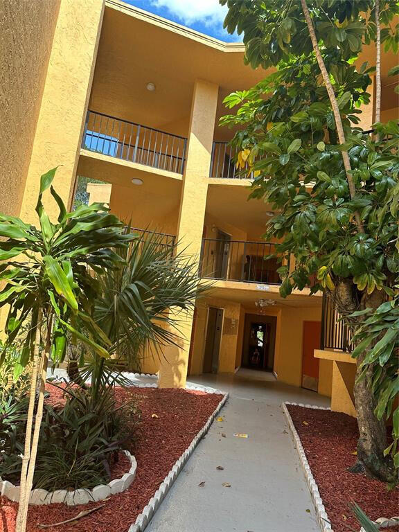 4364 NW 9th Avenue 15-3a, Deerfield Beach Unit: 15-3a