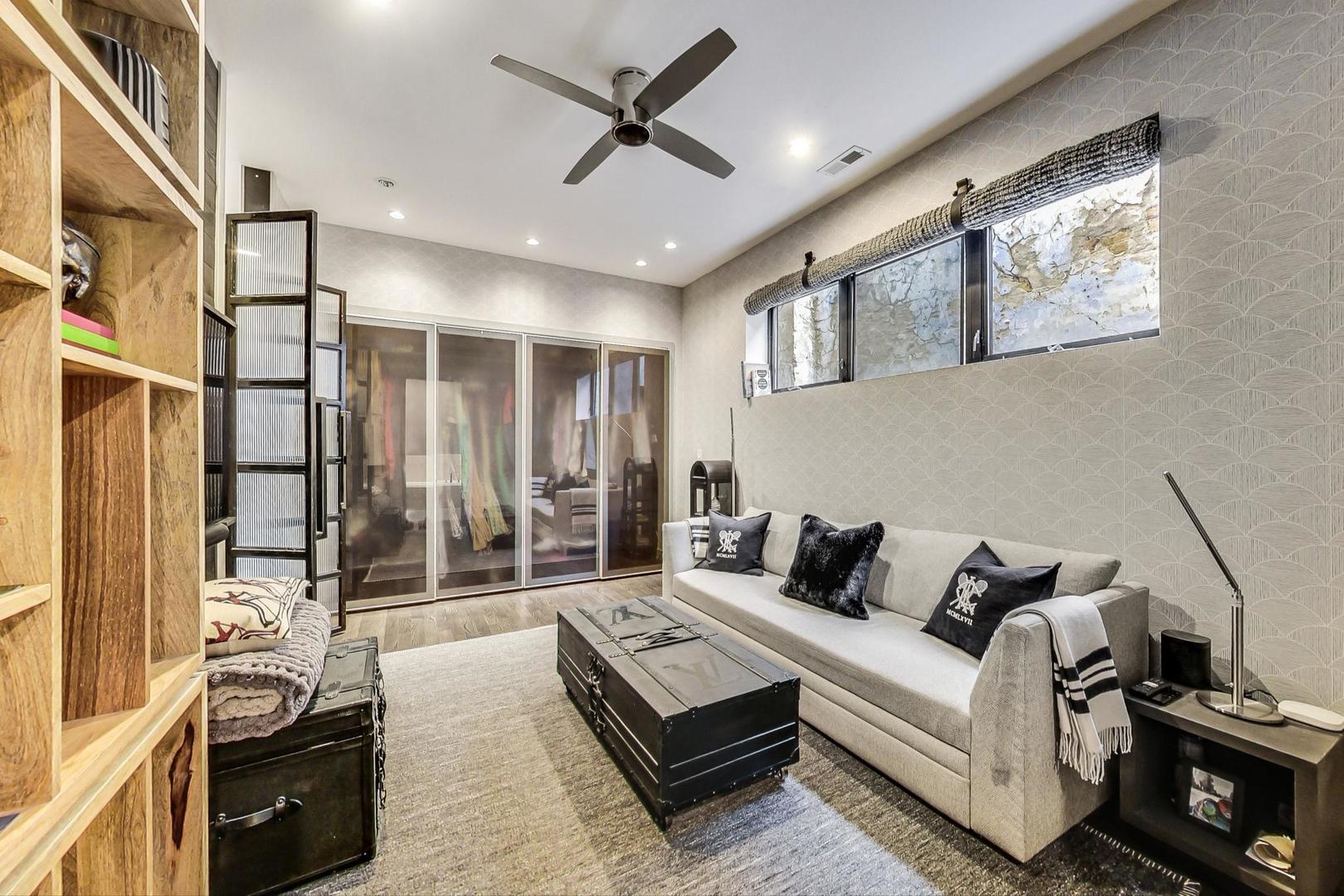 1409 N Ashland Avenue Unit: 2N