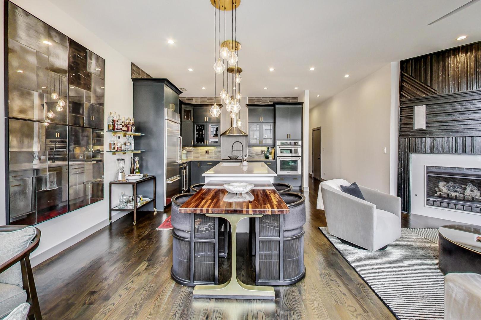 1409 N Ashland Avenue Unit: 2N