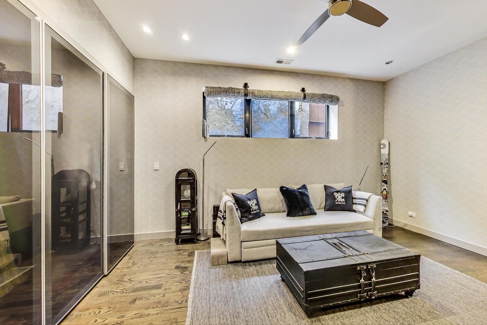 1409 N Ashland Avenue Unit: 2N