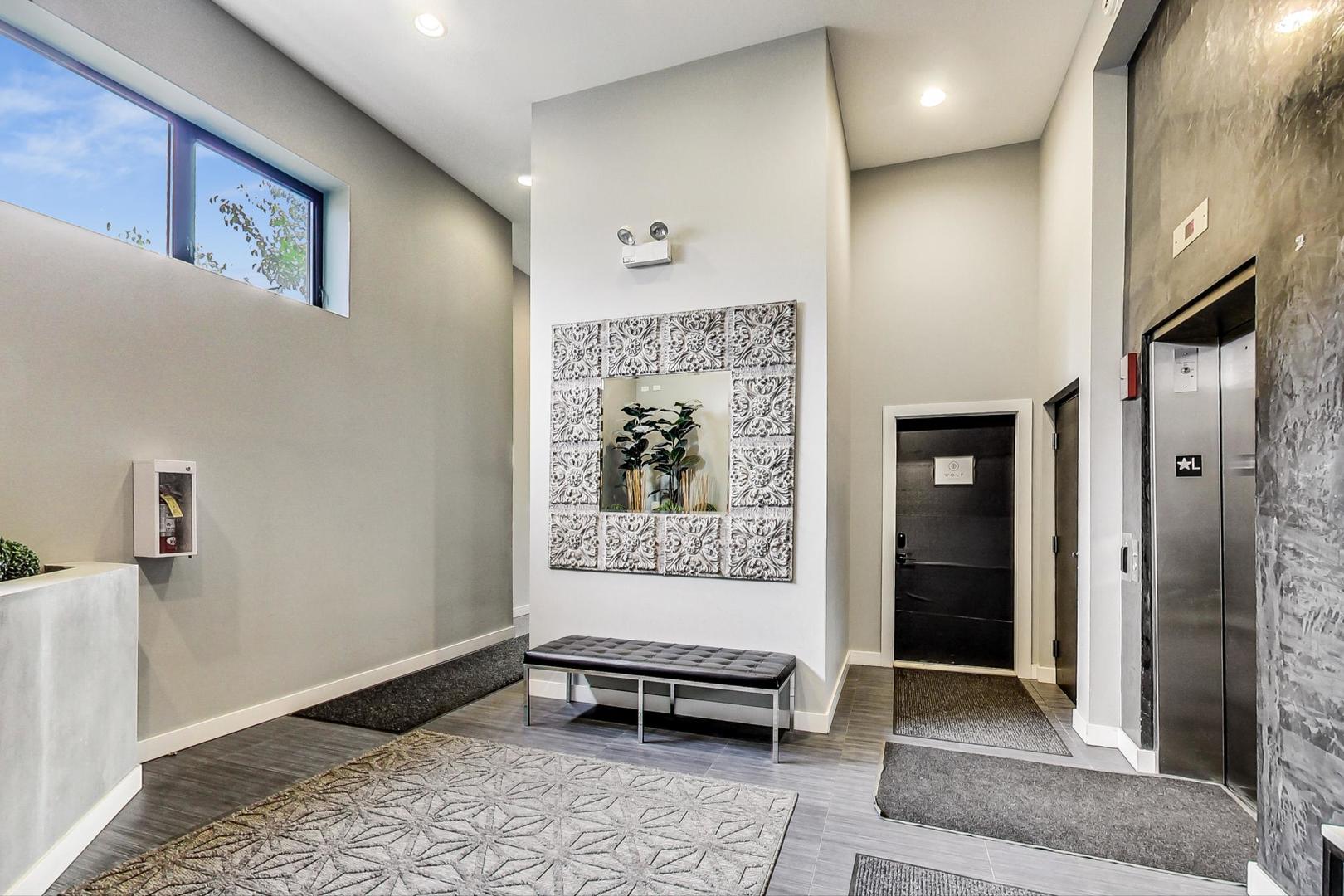 1409 N Ashland Avenue Unit: 2N