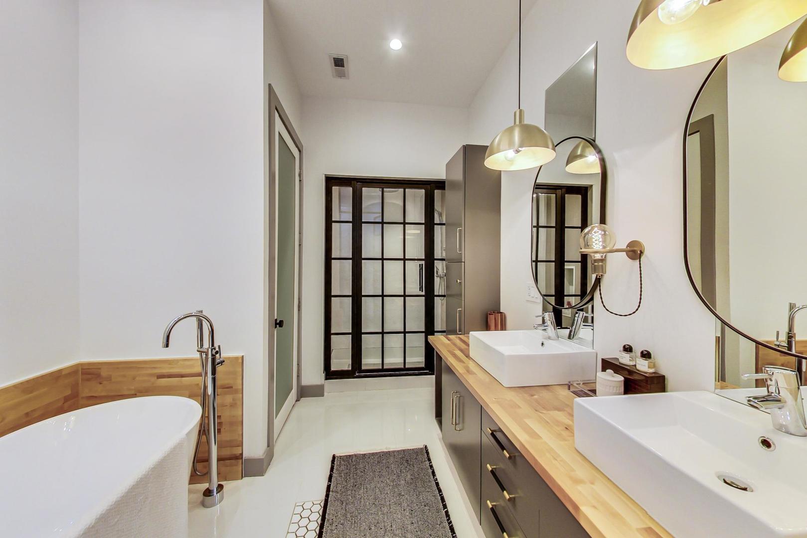 1409 N Ashland Avenue Unit: 2N