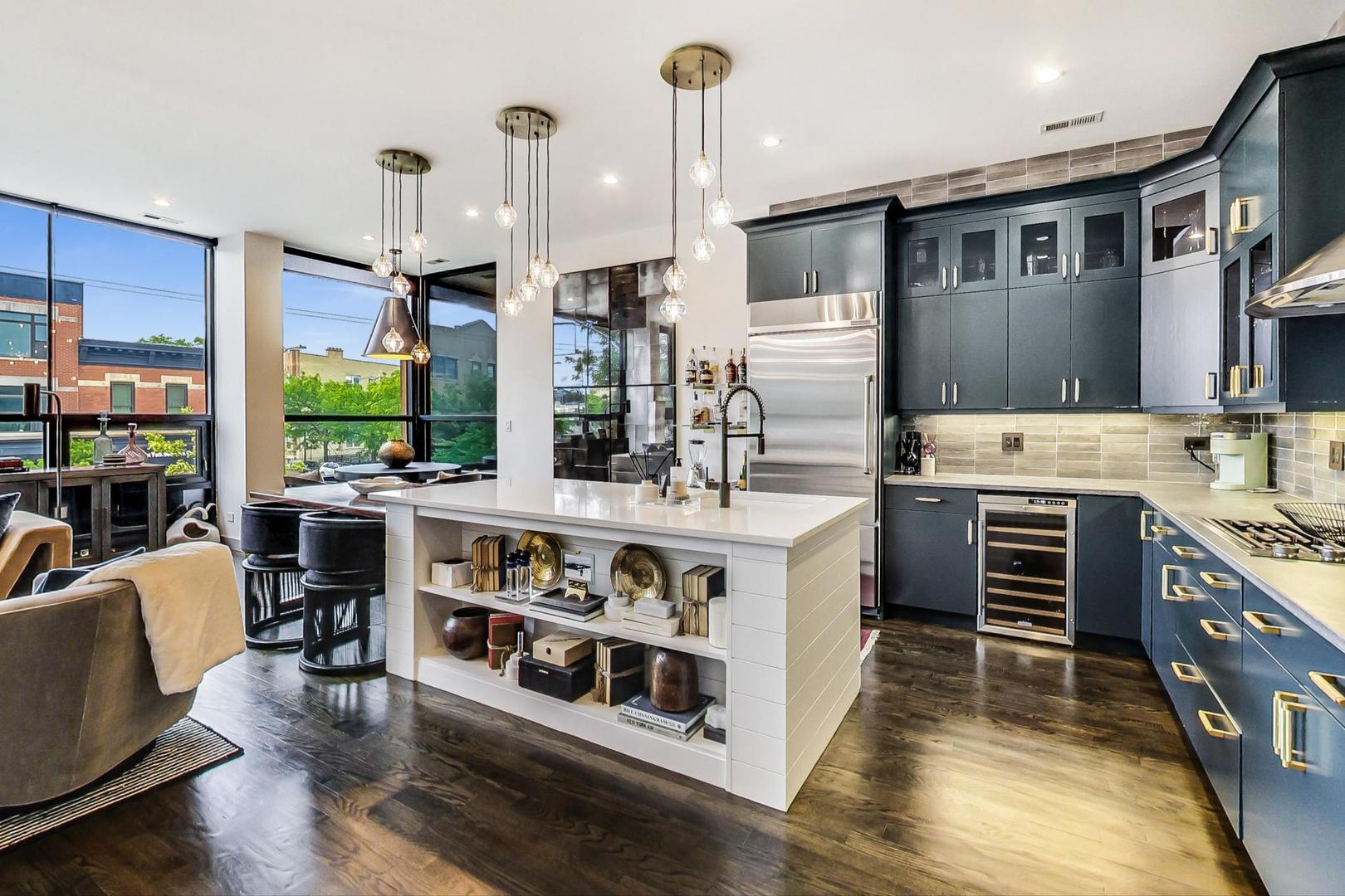 1409 N Ashland Avenue Unit: 2N