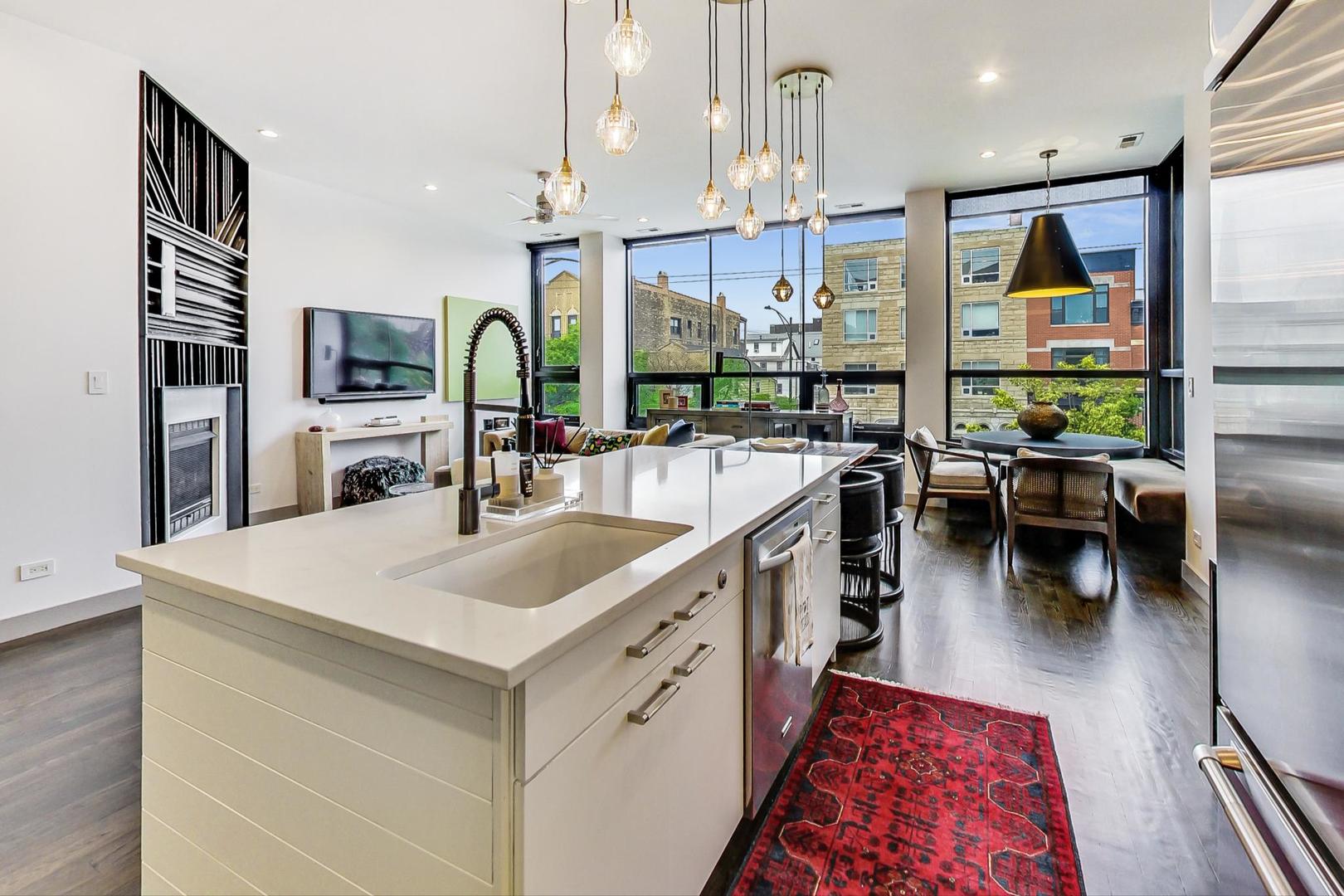 1409 N Ashland Avenue Unit: 2N