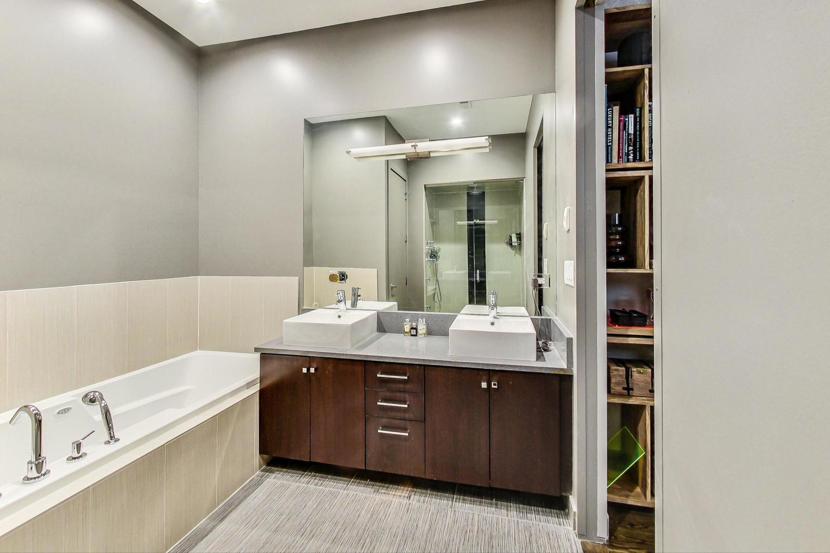 1409 N Ashland Avenue Unit: 2N