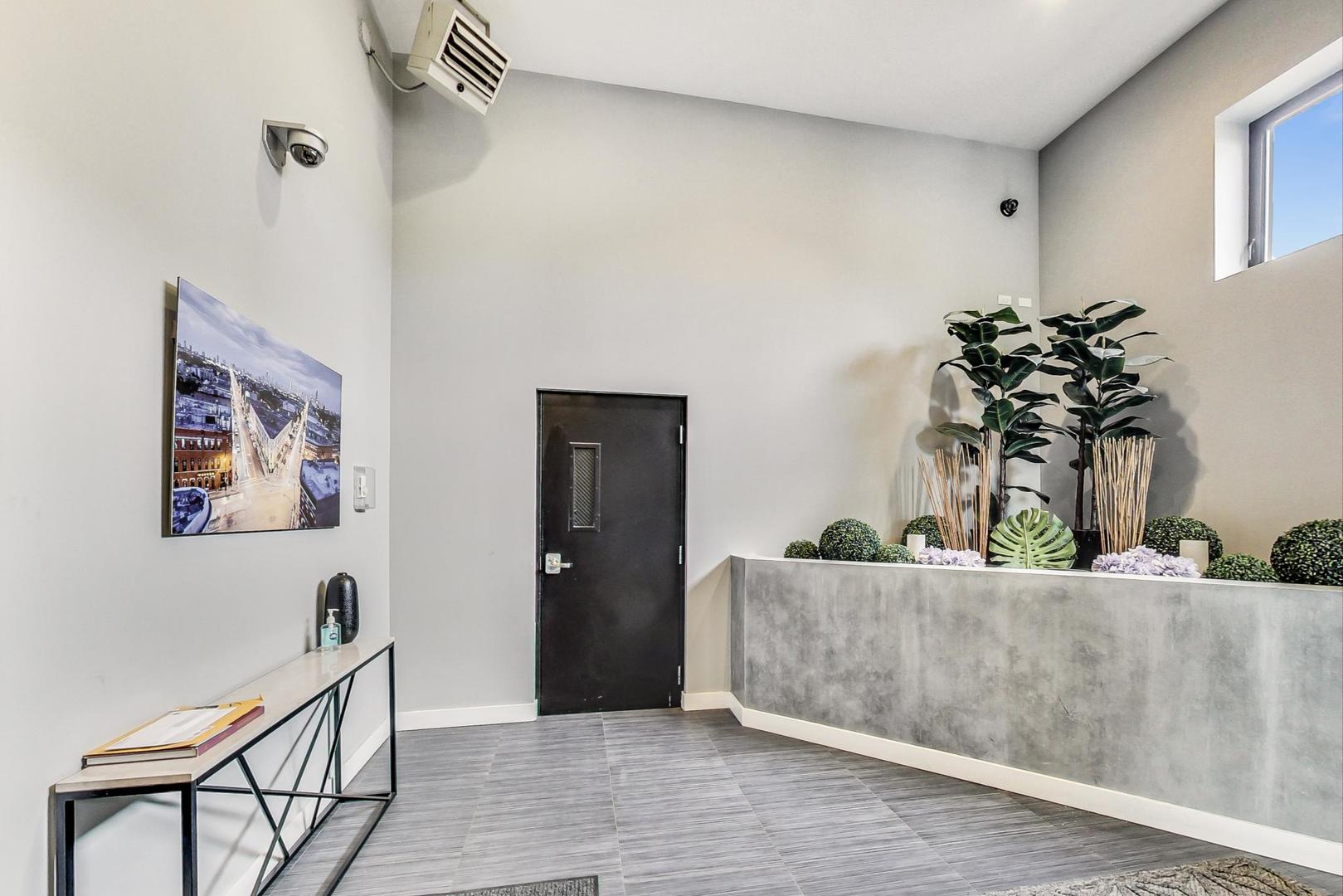 1409 N Ashland Avenue Unit: 2N