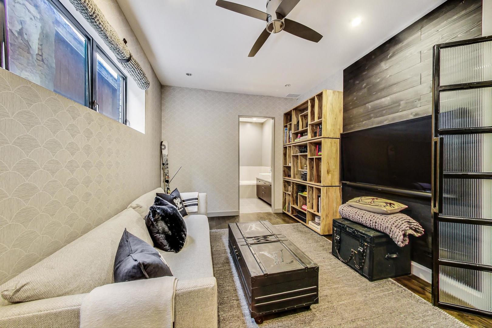 1409 N Ashland Avenue Unit: 2N