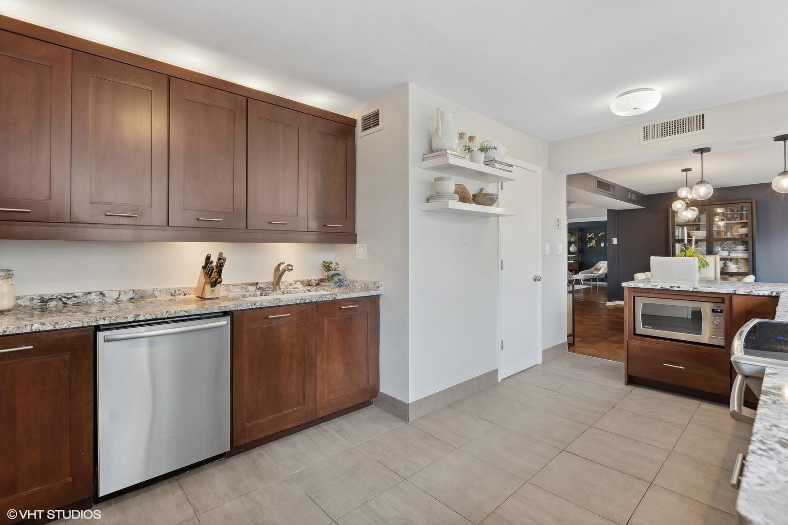 1 E Schiller Street Unit: 11A