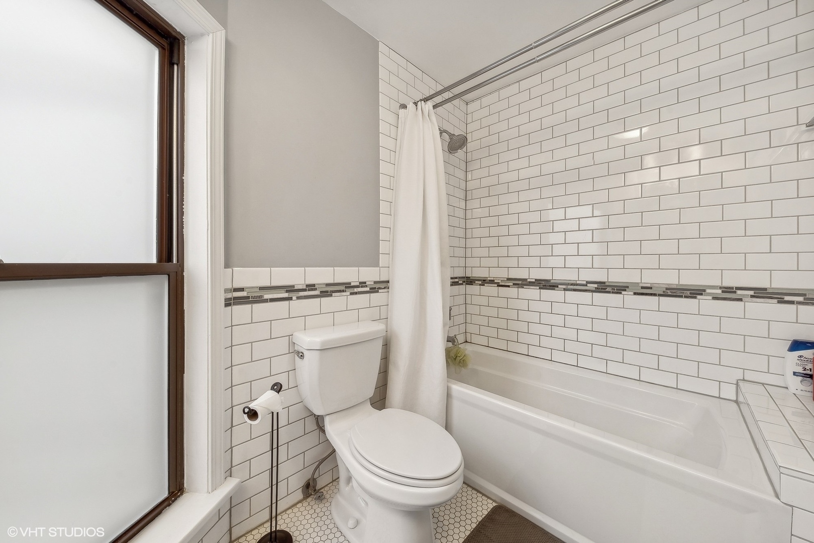 2019 N Sheffield Avenue Unit: 402