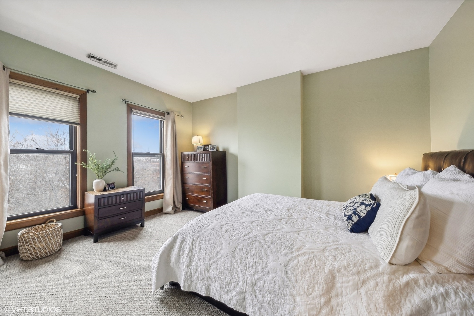 2019 N Sheffield Avenue Unit: 402