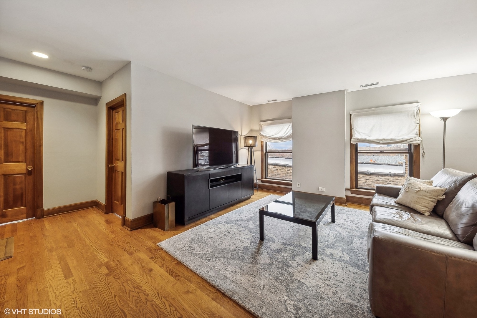 2019 N Sheffield Avenue Unit: 402