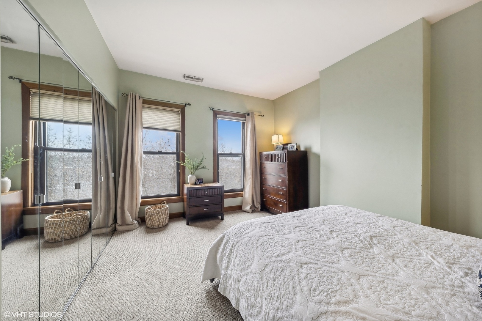 2019 N Sheffield Avenue Unit: 402