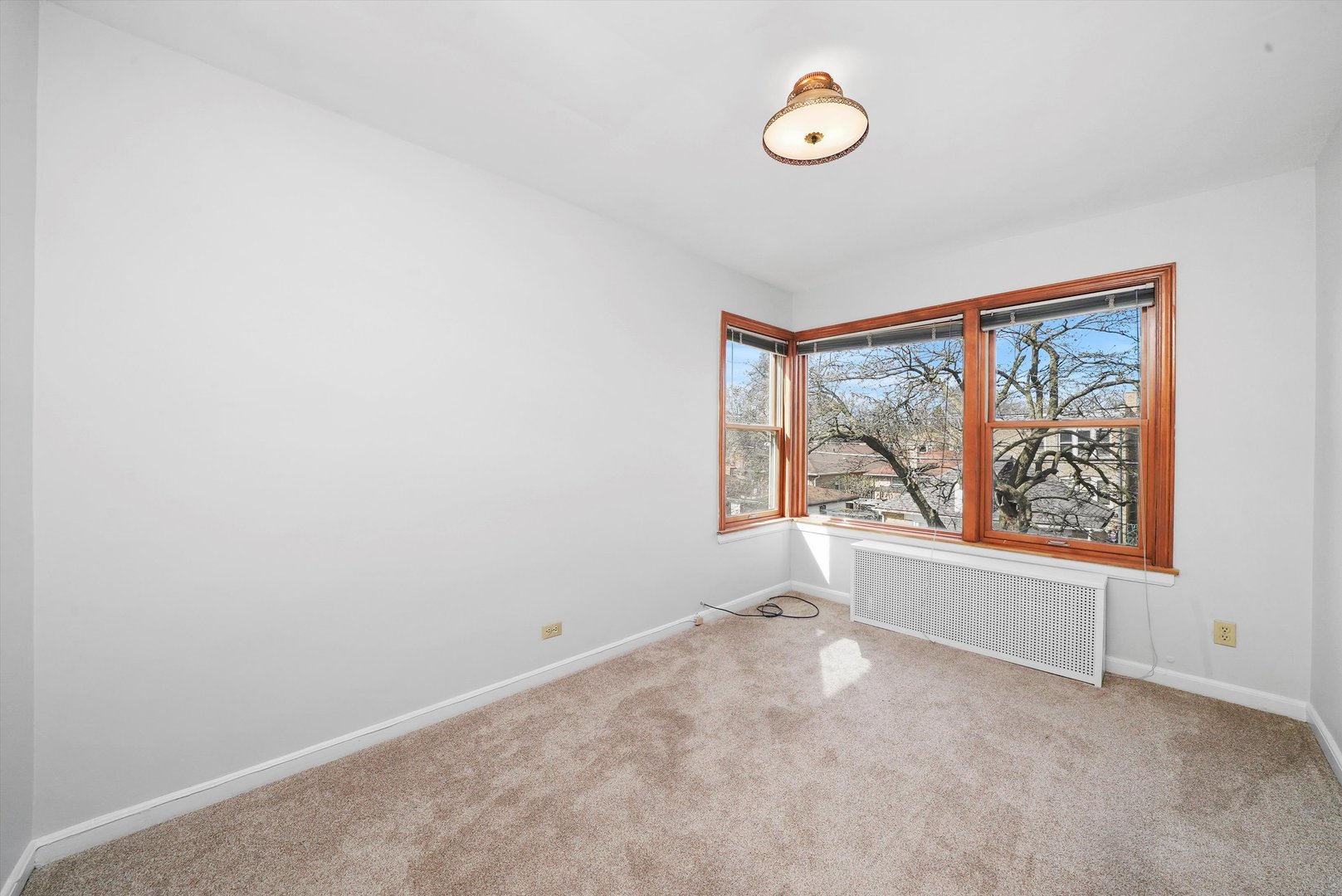 5726 N Francisco Avenue