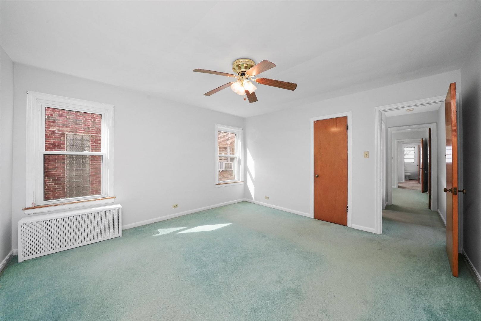 5726 N Francisco Avenue