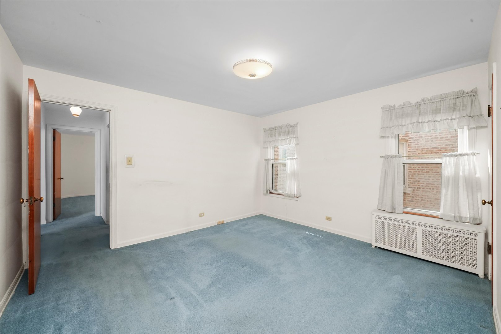 5726 N Francisco Avenue