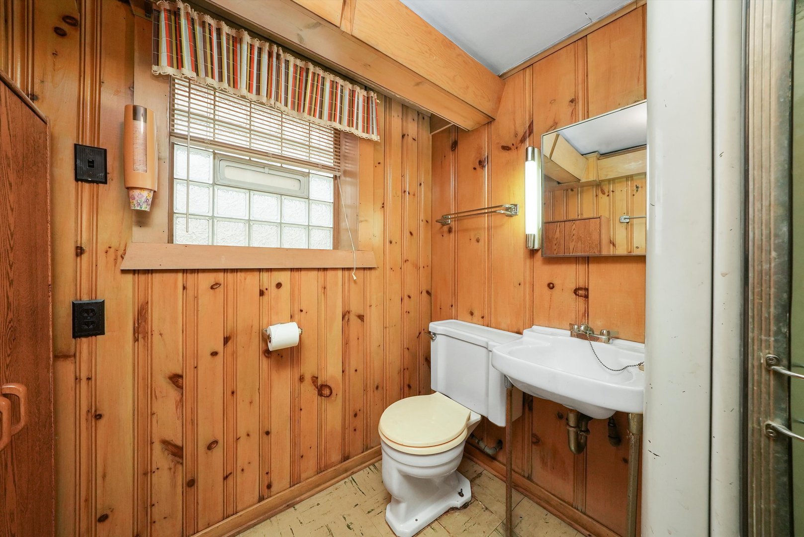 5726 N Francisco Avenue