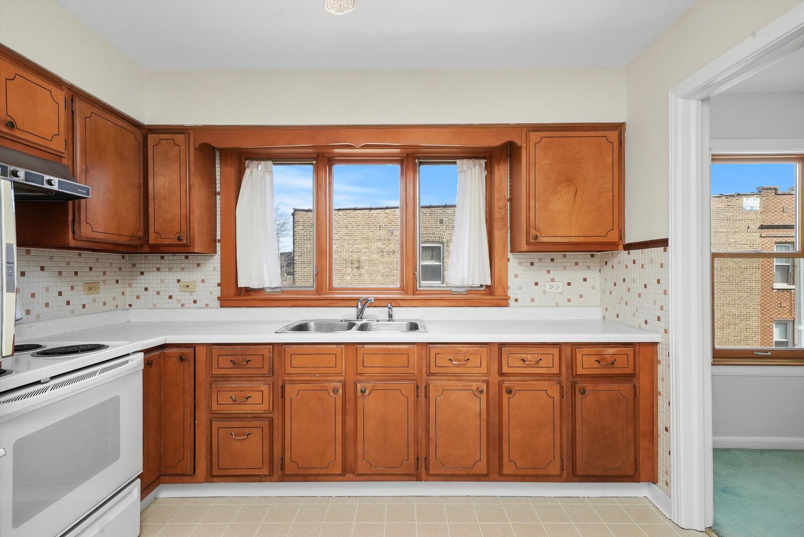 5726 N Francisco Avenue