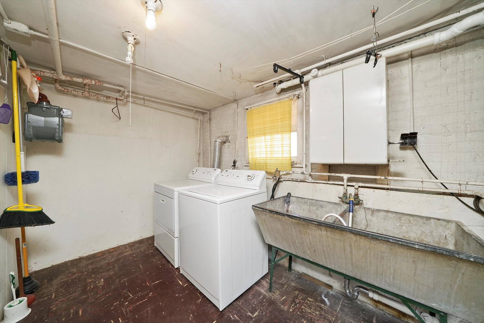 5726 N Francisco Avenue