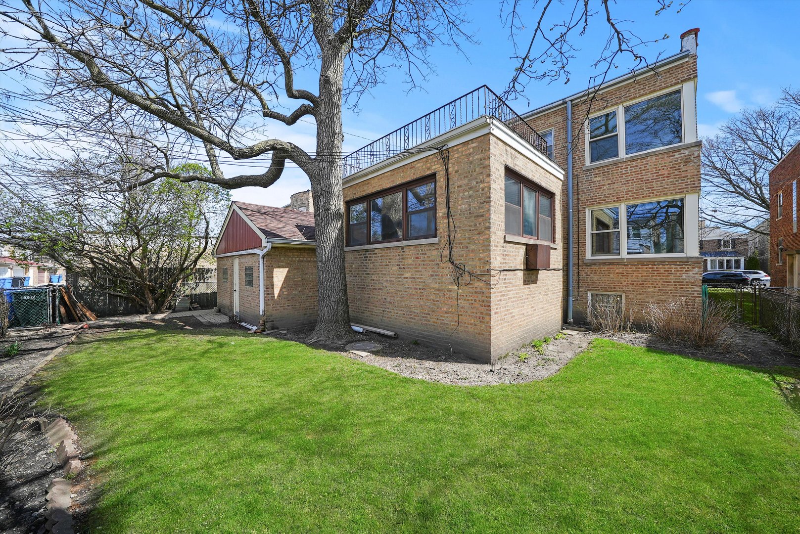 5726 N Francisco Avenue