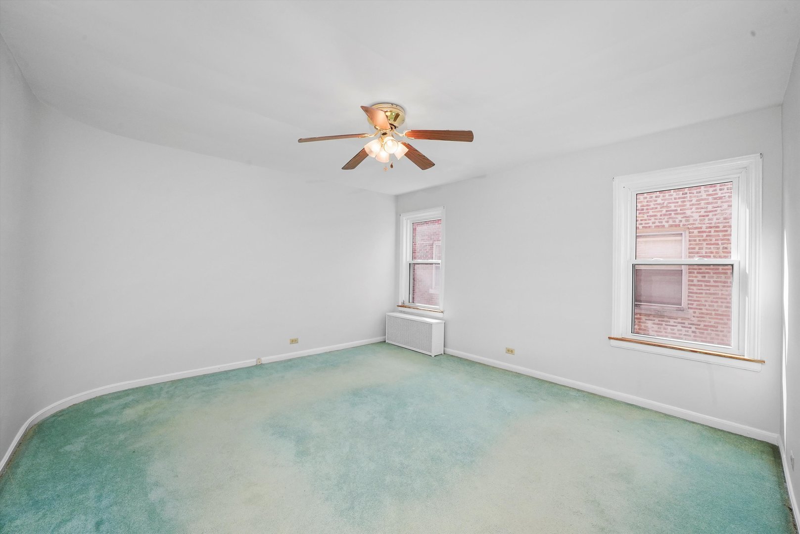 5726 N Francisco Avenue