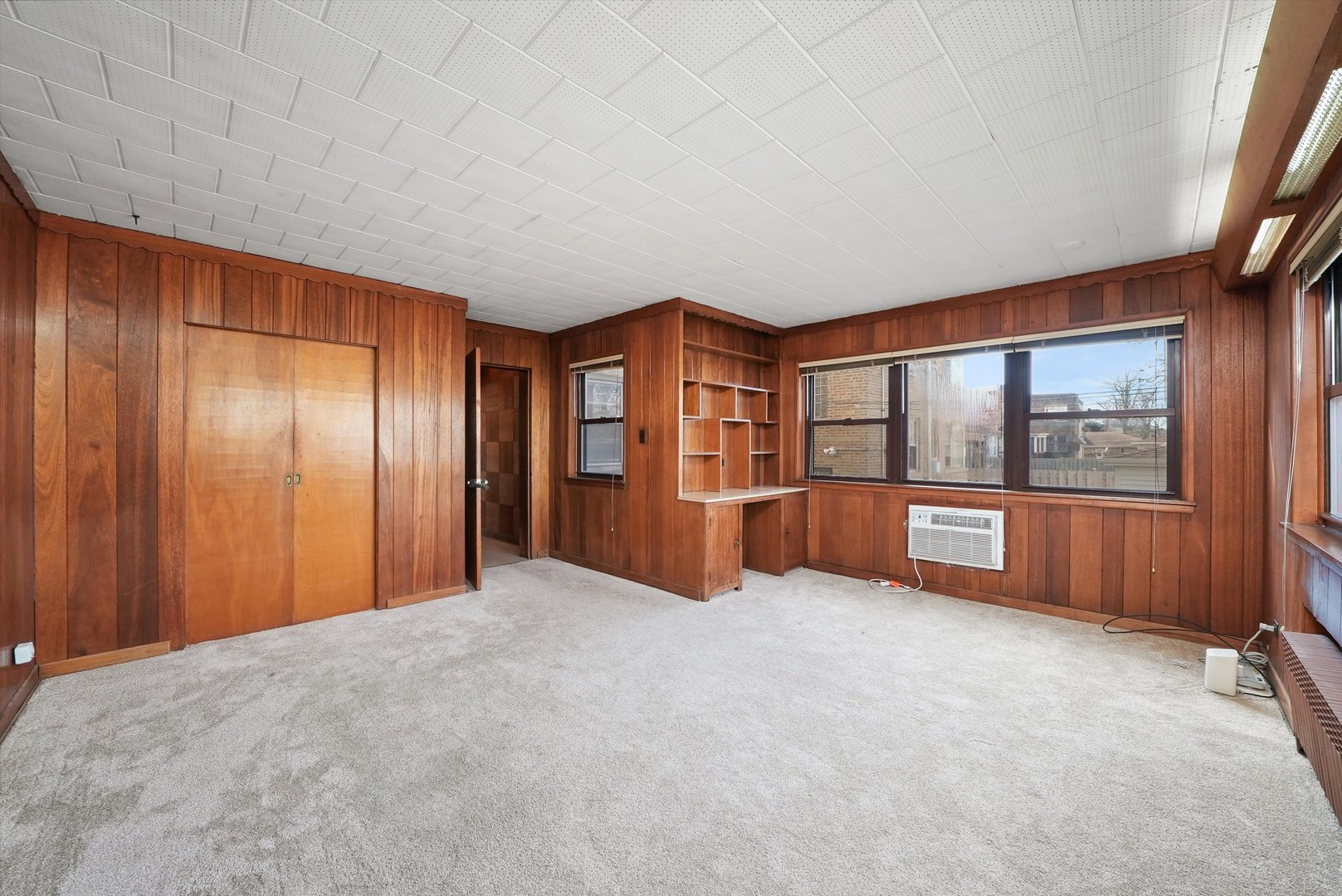 5726 N Francisco Avenue