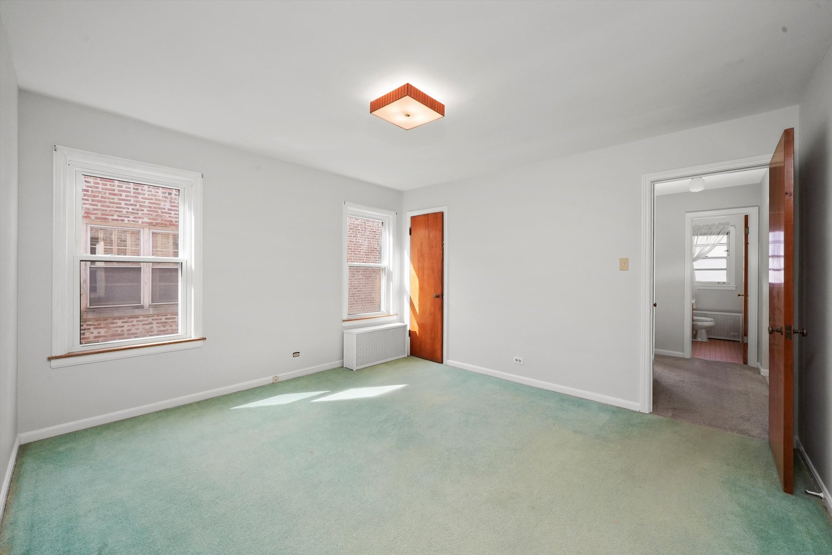 5726 N Francisco Avenue