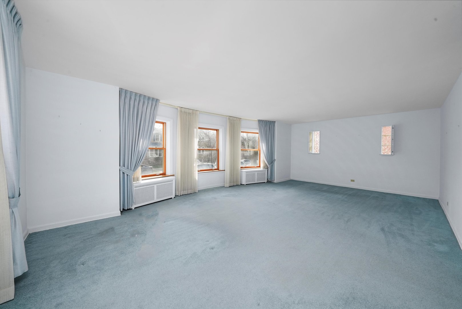 5726 N Francisco Avenue