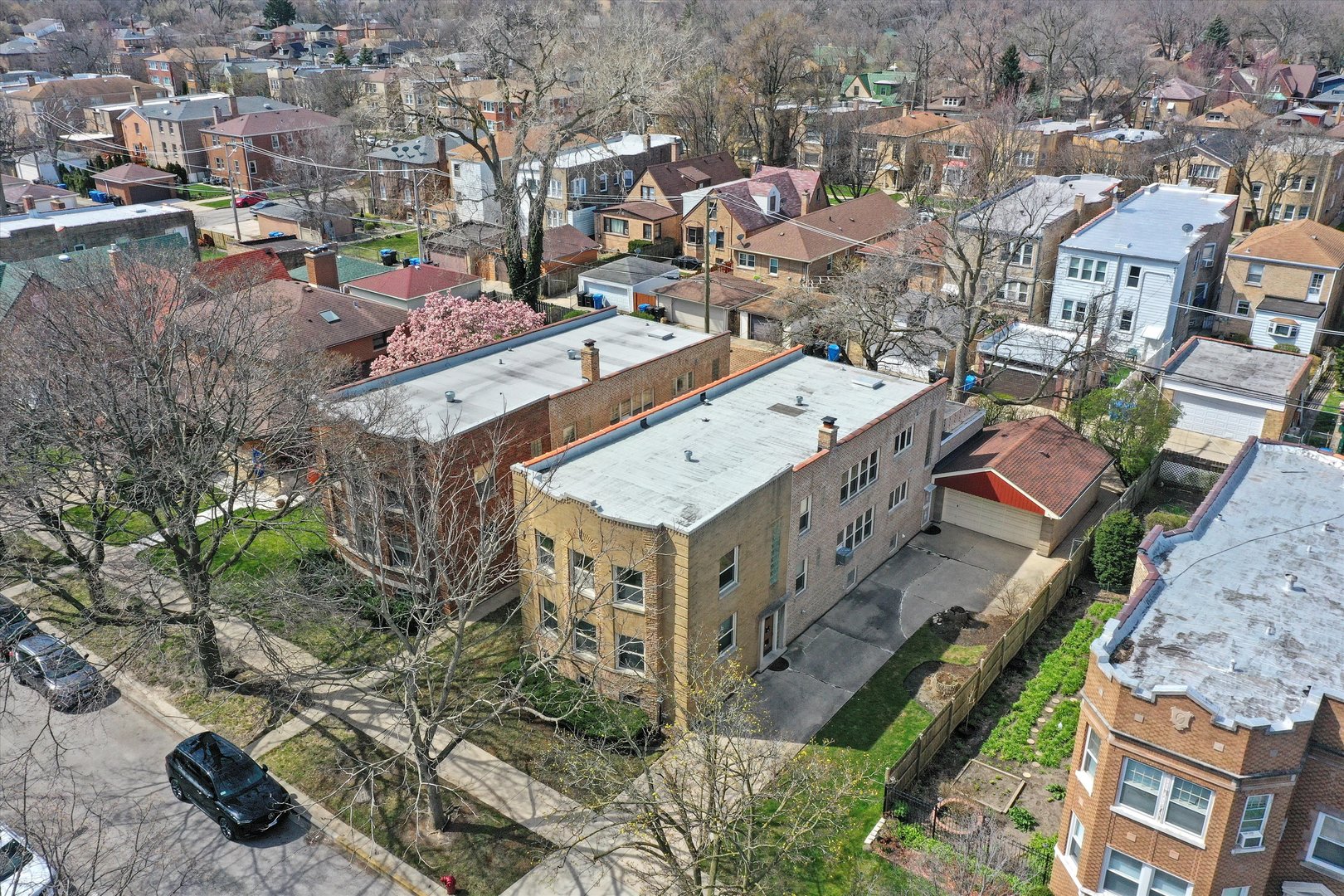 5726 N Francisco Avenue