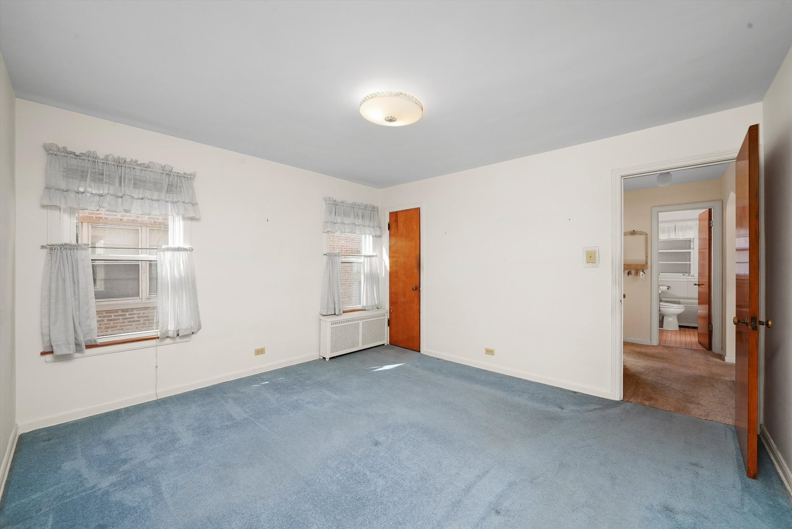 5726 N Francisco Avenue