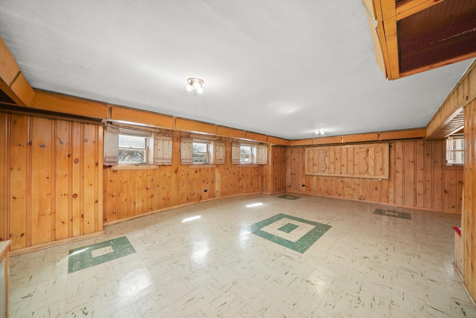 5726 N Francisco Avenue