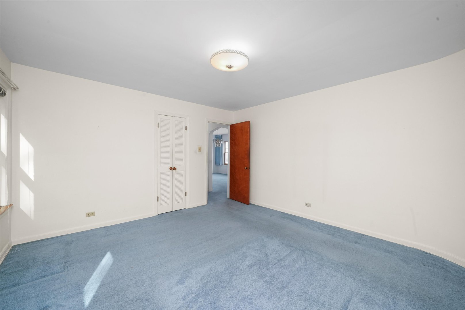 5726 N Francisco Avenue