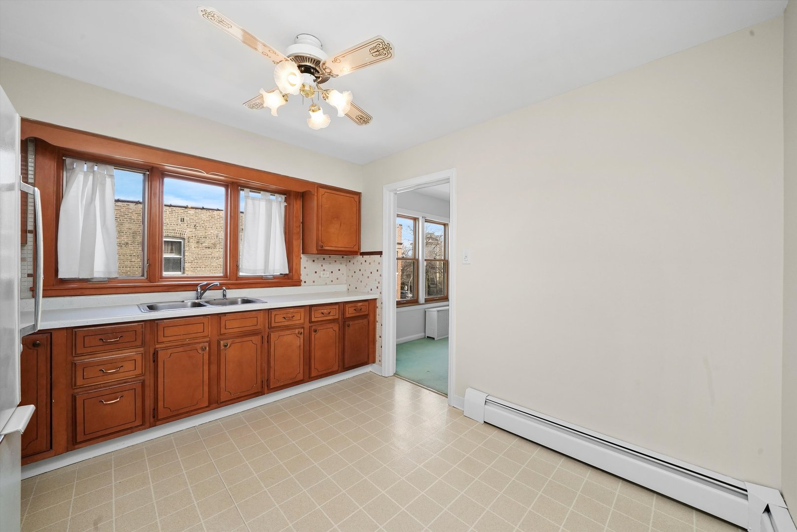 5726 N Francisco Avenue