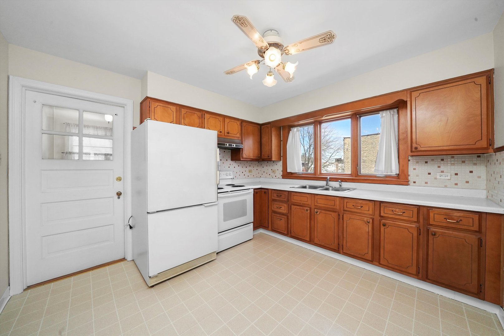 5726 N Francisco Avenue