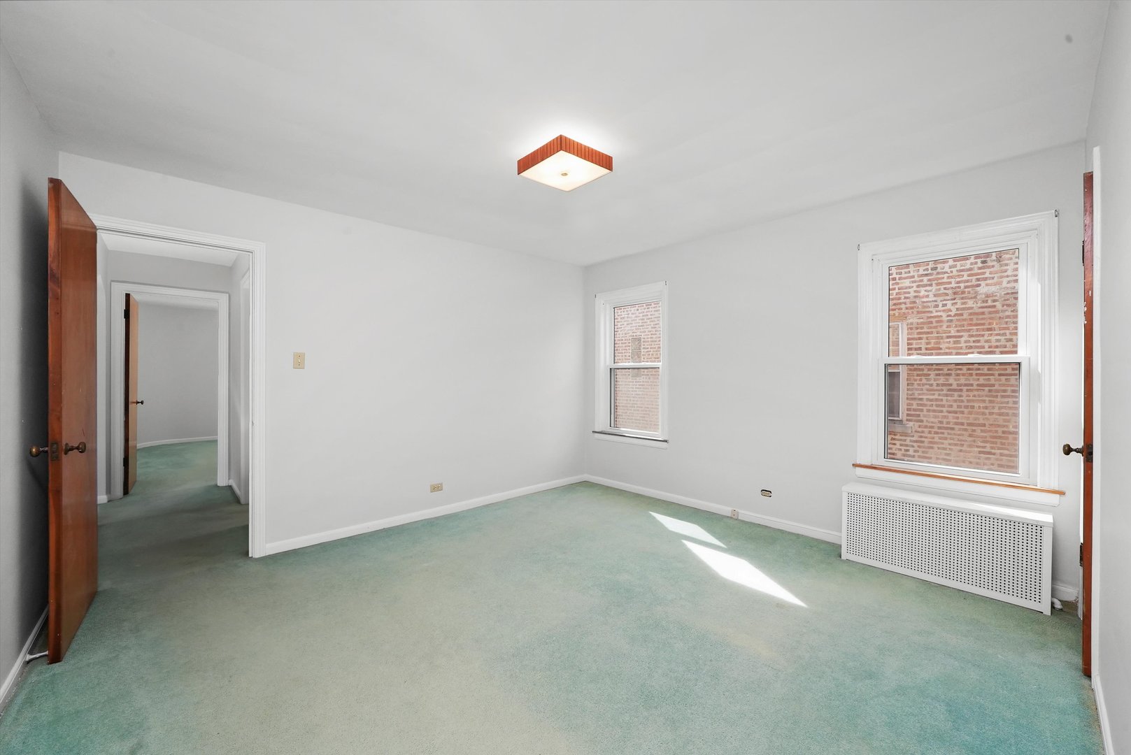 5726 N Francisco Avenue